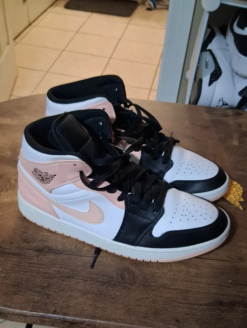 Jordan Men's Air Jordan 1 Mid White Black Pink